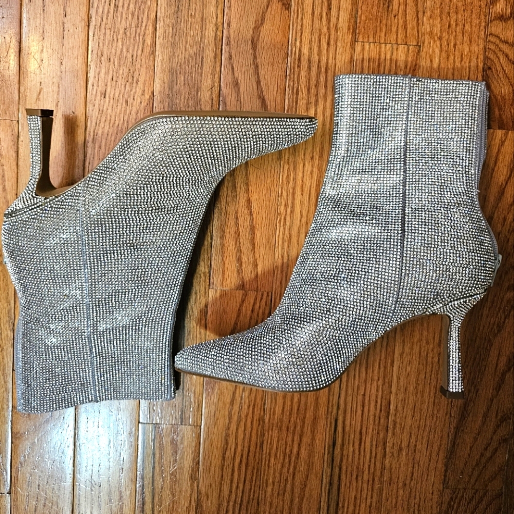 NWT and In Box New Aqua Silver Rhinestone Holiday Booties 8